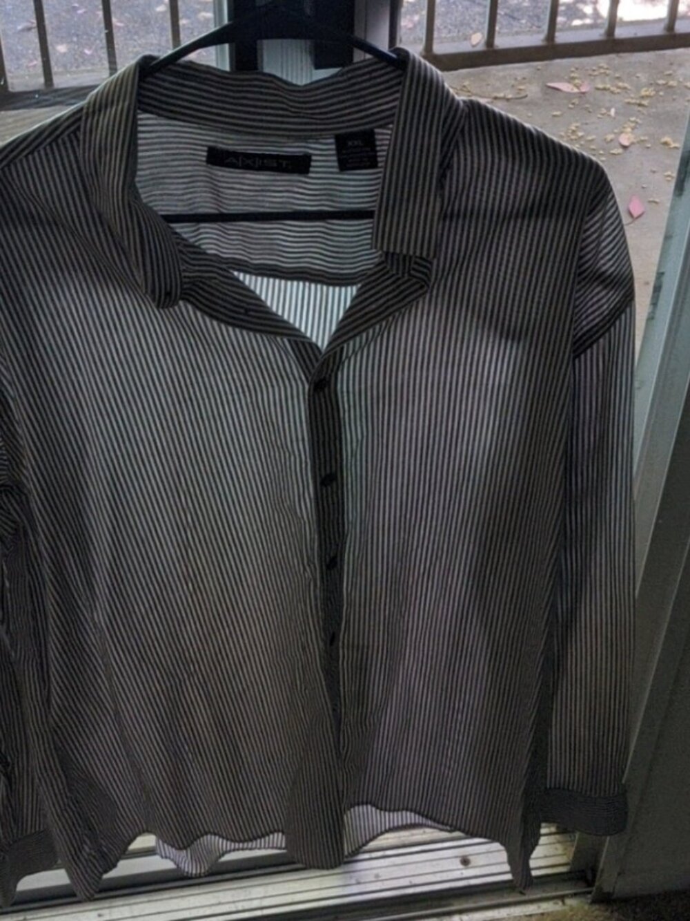 Axist collar shirt